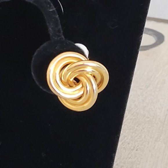 Erwin Pearl Knot Earrings - Picture 4 of 9